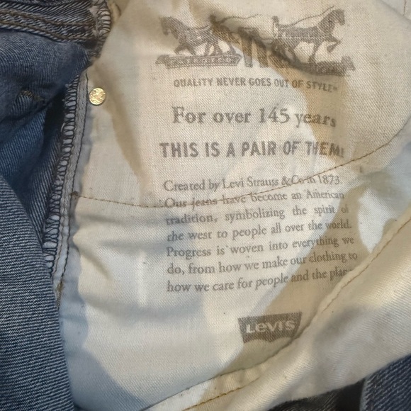 Levi's Classic Straight Blue Jeans. Size 42x30 - Picture 4 of 6